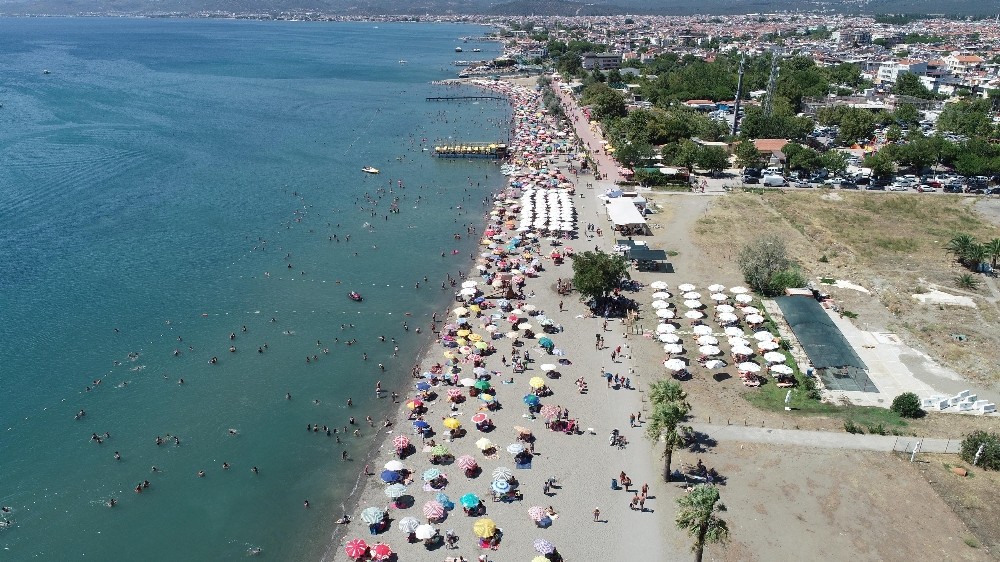 Yerli ve yabancı turistler Balıkesir sahillerinden vazgeçemiyor 