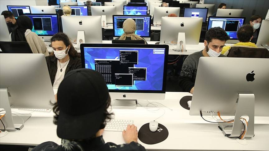 Yerli yazılımcılar için “ücretsiz” okul