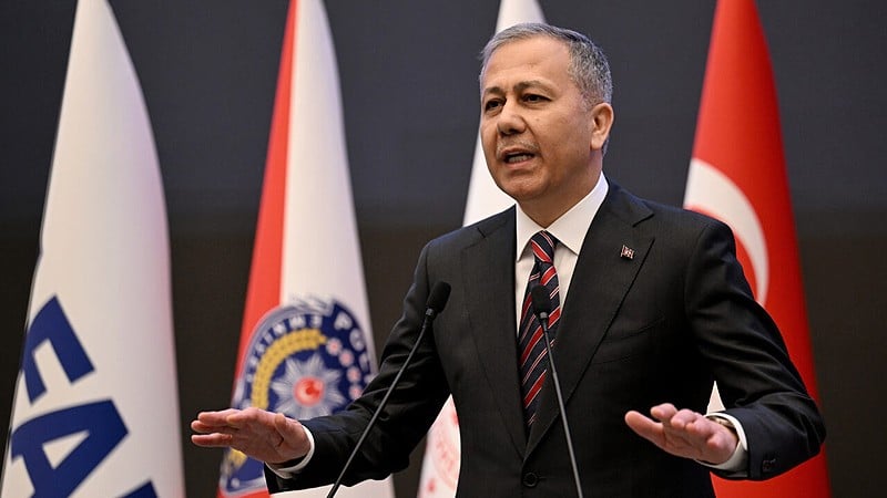 Yerlikaya’dan Özel’e tokat gibi cevap: Yalan ağzınıza yuva yapmış!