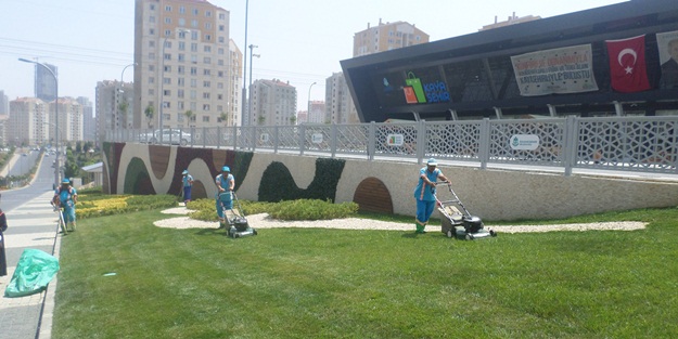 Yeşil alanlarda periyodik bakım devam ediyor