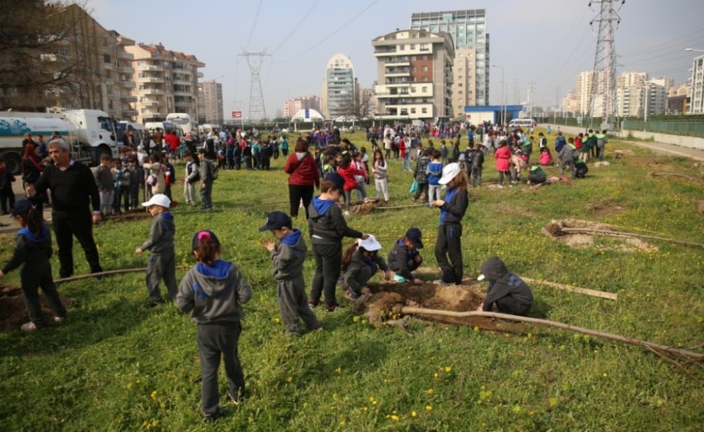 Yeşil Bursa için fidanlar toprakla buluştu 