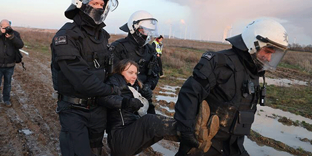 Yeşil enerjinin savunucusu Almanya, kömür için o aktivisti yaka paça götürdü