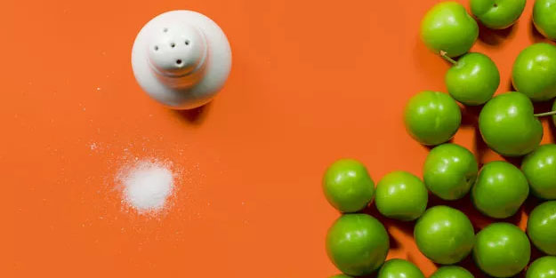 Yeşil eriğin faydaları nelerdir? Yeşil erik yerken yapılan en büyük hata!