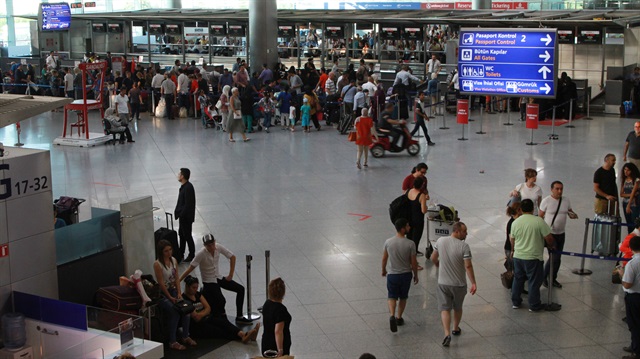 Yeşil pasaportlu hainler yurt dışına kaçıyor