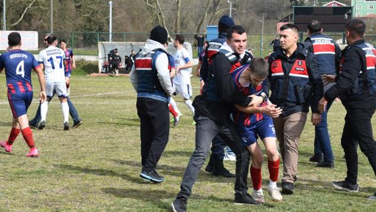 Yeşil saha boks ringine döndü