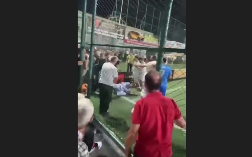 Yeşil saha mı boks ringi mi? Futbol turnuvasında yumruklar havada uçuştu