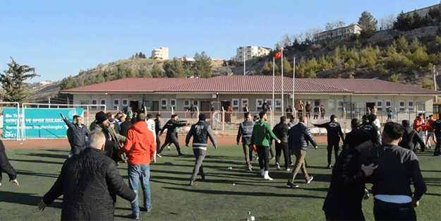 Yeşil sahada yumruklar konuştu