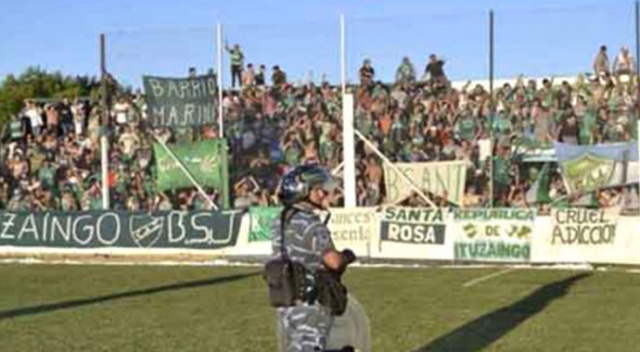 Yeşil sahalarda görülmemiş olay! Deplasman tribününde el bombası...