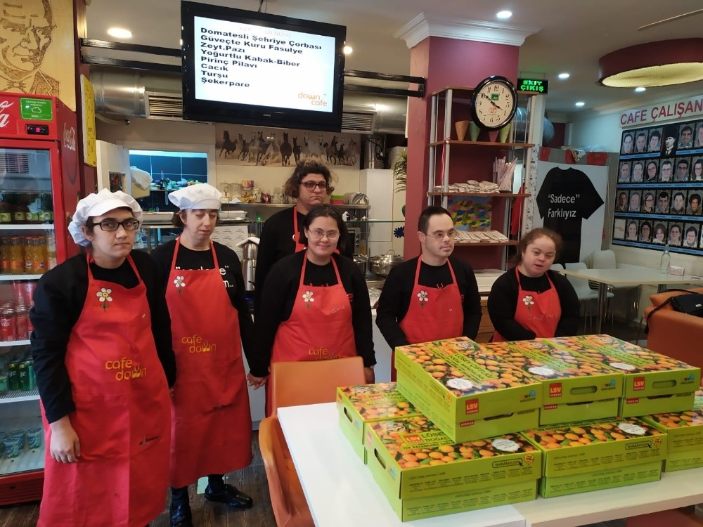 Yeşil sahaların yıldızlarından lösemili çocuklar için iki ton iyilik 