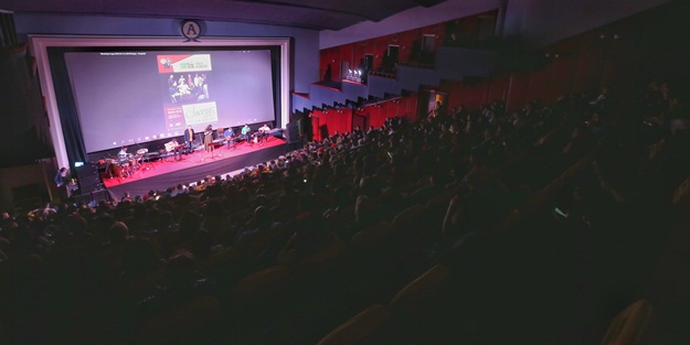 Yeşilçam’ın Eskimeyen Filmleri perdede, İnce Saz sahnede…