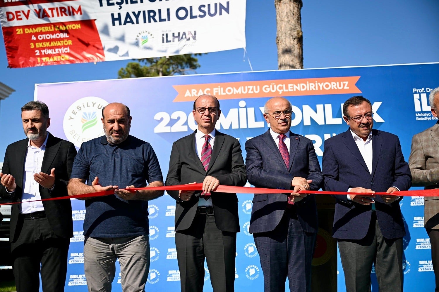 Yeşilyurt Belediyesi araç filosunu 220 Milyon TL'lik 31 yeni iş makinasıyla güçlendirdi