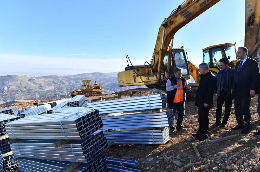 Yeşilyurt Belediyesi’nden 5 noktaya güneş enerji santrali 