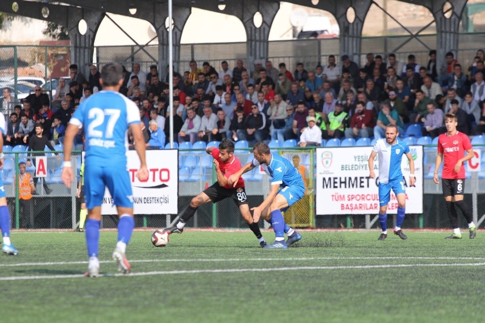 Yeşilyurt Belediyespor’dan öğrencilere karne hediyesi 