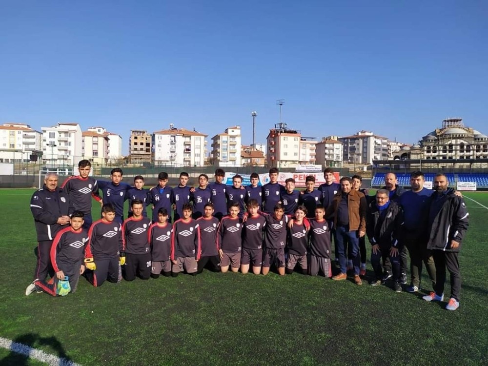 Yeşilyurt Belediyespor’un gençleri şampiyonaya hazırlanıyor 