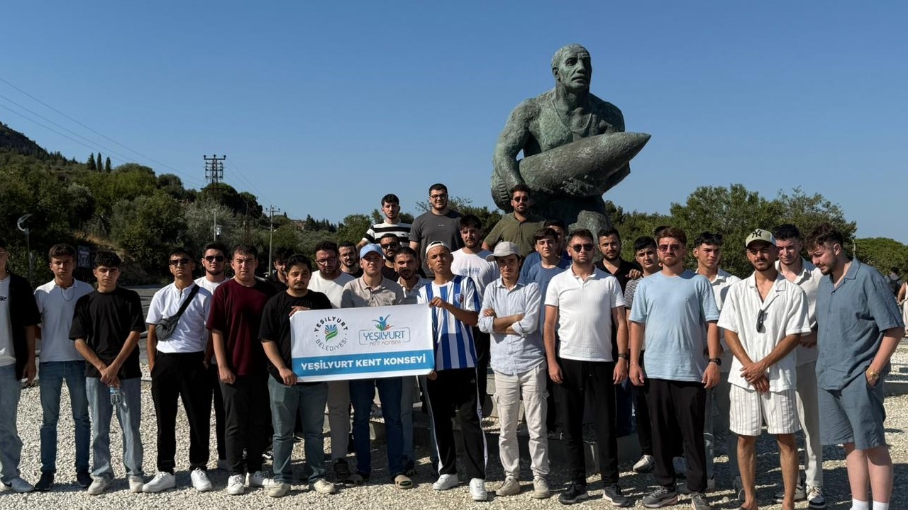 Yeşilyurt Genç Meclis Üyeleri, kahramanlık destanının yazıldığı Çanakkale'deki tarihi mekânları inceledi