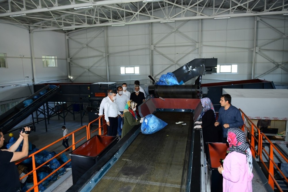 Yeşilyurt’ta atık dönüşümü ile 25 bini aşkın ağaç kurtarıldı 