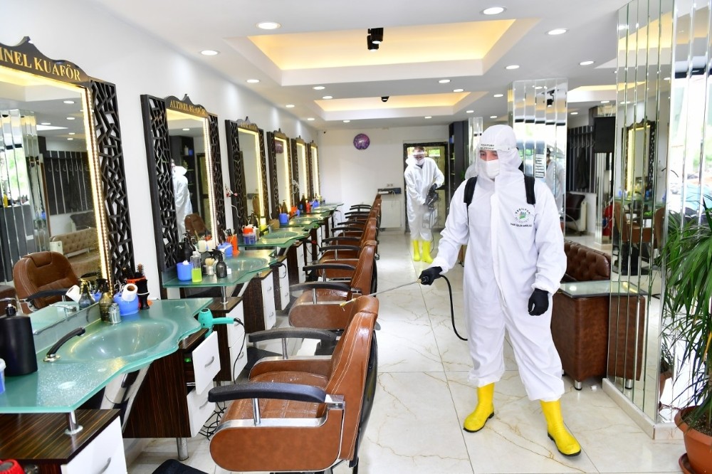 Yeşilyurt’ta güzellik salonları dezenfekte ediliyor 