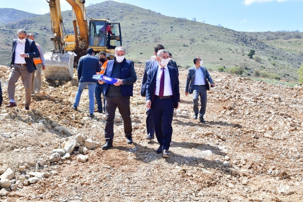 Yeşilyurt’ta ilk güneş enerji santrali 850 evin günlük enerjini karşılayacak 