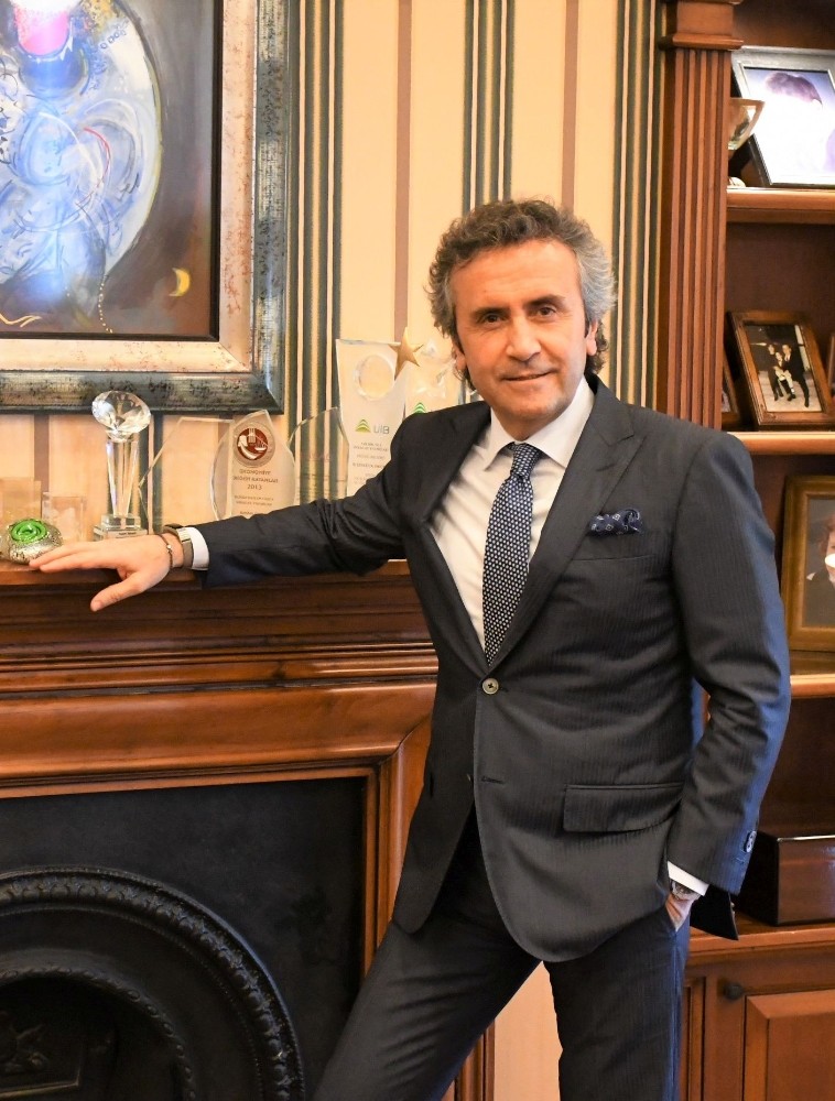 Yeşim, maske üretimine hazırlanıyor 
