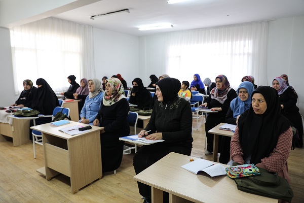 Yeter Teyze, mesaj yazmak için okuma öğreniyor