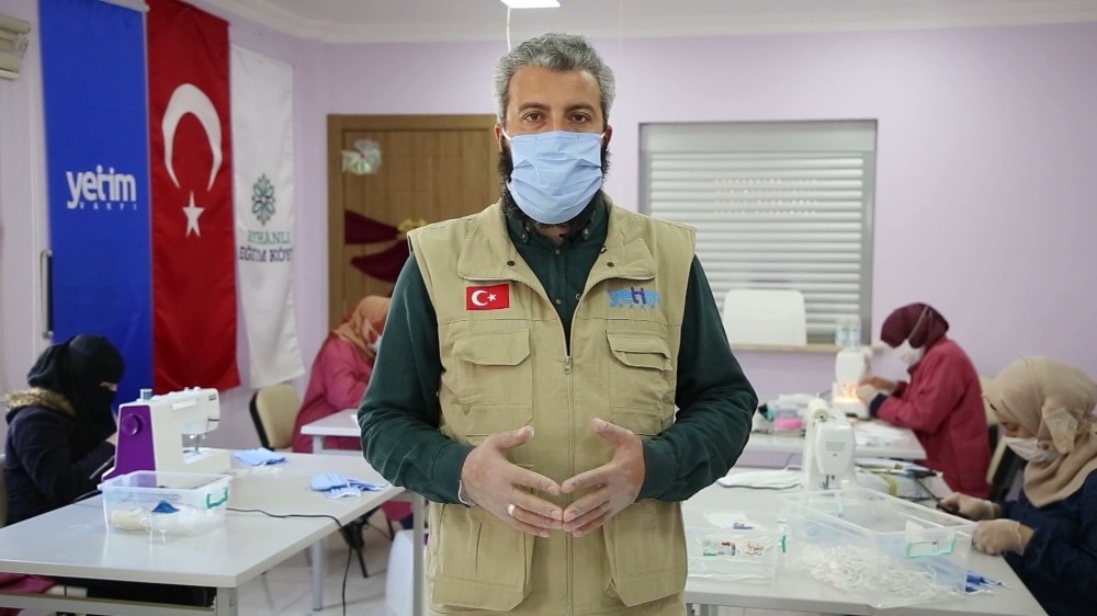 Yetim anneleri maske üretiyor 