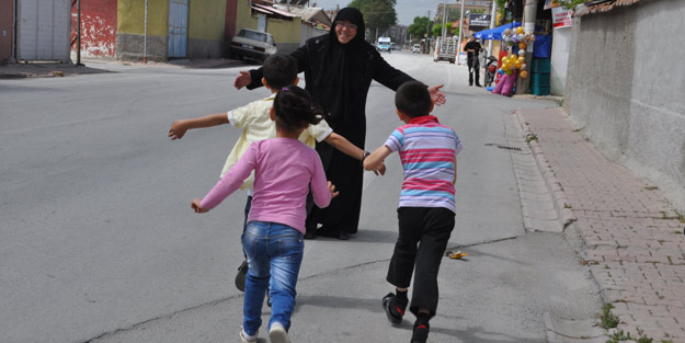 Öksüzlerin Mehtap annesi