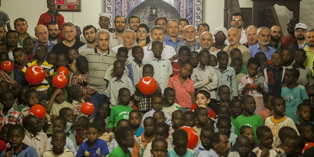 Yetimlere ‘Yardımeli’