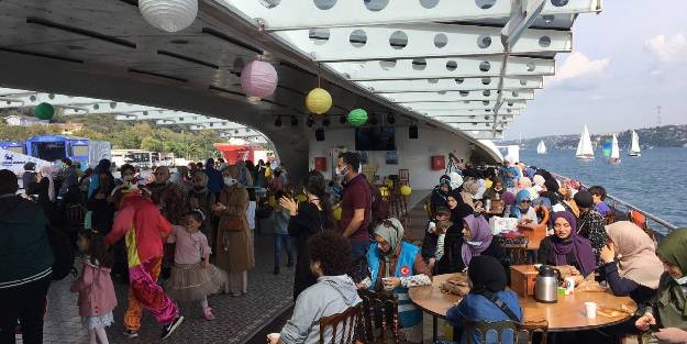 Yetimlerin yüzü güldü