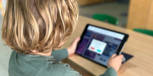 Yetişkinlerde görülen hastalık tablet ve telefonlar yüzünden çocuklarda da görülmeye başlandı!