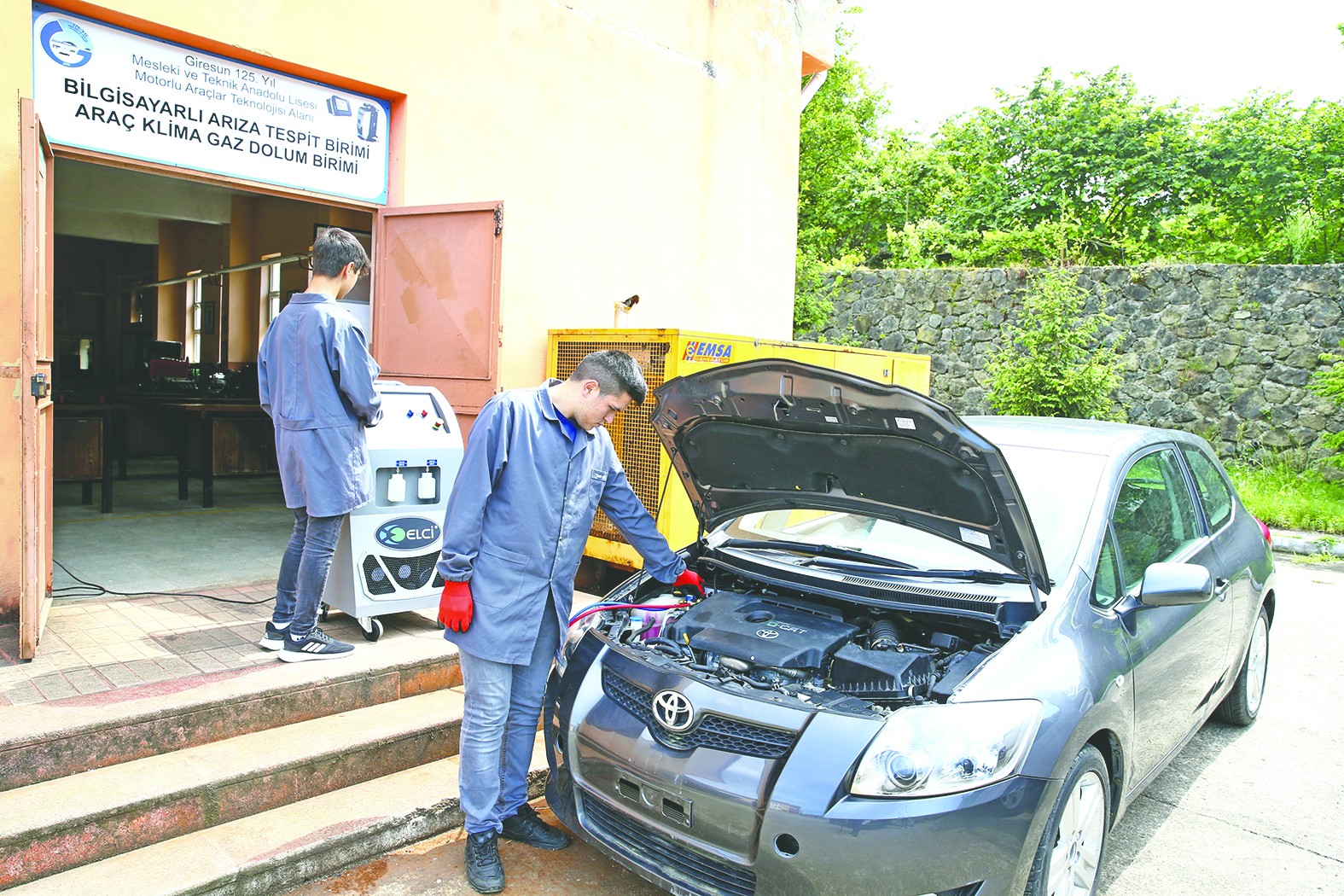  Yetkili servis gibi çalışan meslek liseliler geleceğe sahada hazırlanıyor