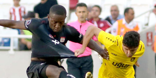 Yiğidolara neler oluyor? Avrupa'da başka, ligde başka...