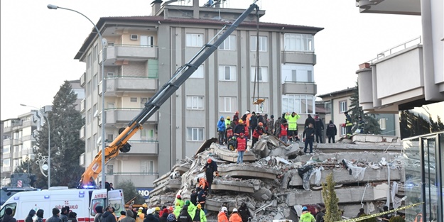 Yıkılan Bahar Apartmanı'nın müteahhidi yakalandı