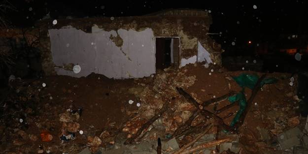 Yıkım çalışmaları sırasında ev çöktü! Acı haber