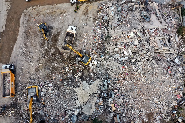 Yıkım çalışmaları sürüyor! İskenderun’da son durum