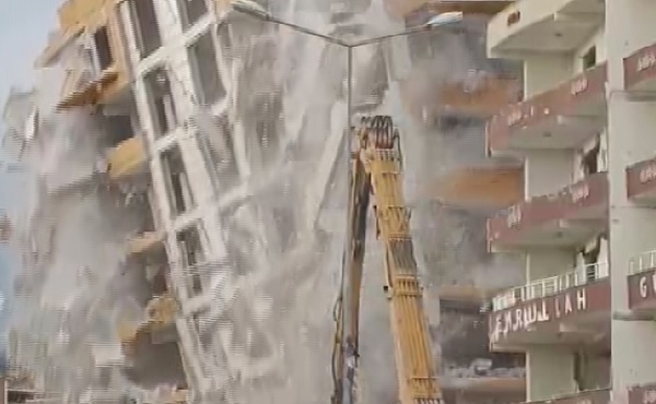 Yıkım esnasında büyük panik yaşandı