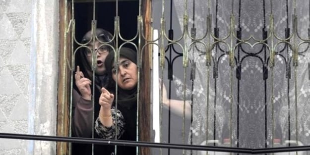 Alınan karara direnen anne ve kızı kendilerini eve kilitledi!