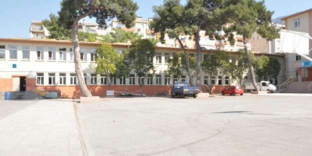 Yıkımda binanın çöken zemininin altından tarih çıktı