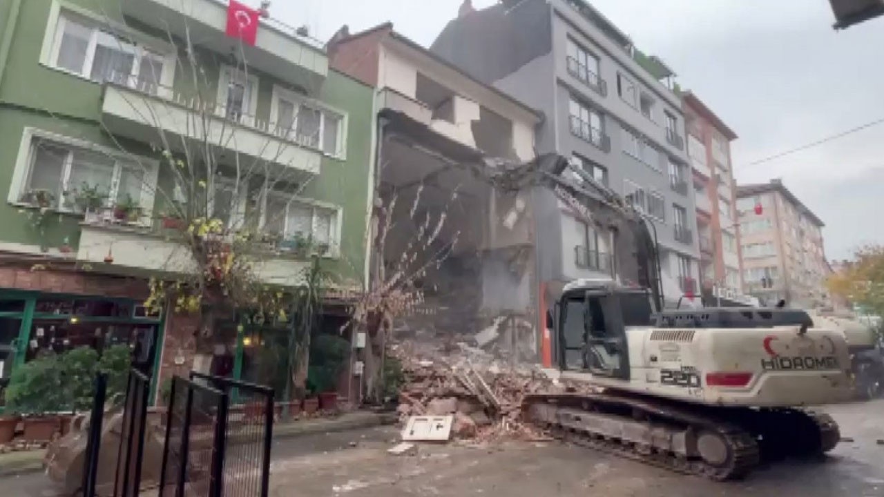 Yıkımda şaşırtan anlar! Son kat havada asılı kaldı