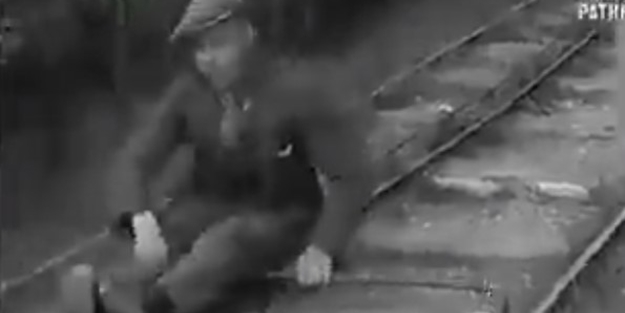 Yıl: 1935... Rayları kullanan işçilerden ilginç yöntem