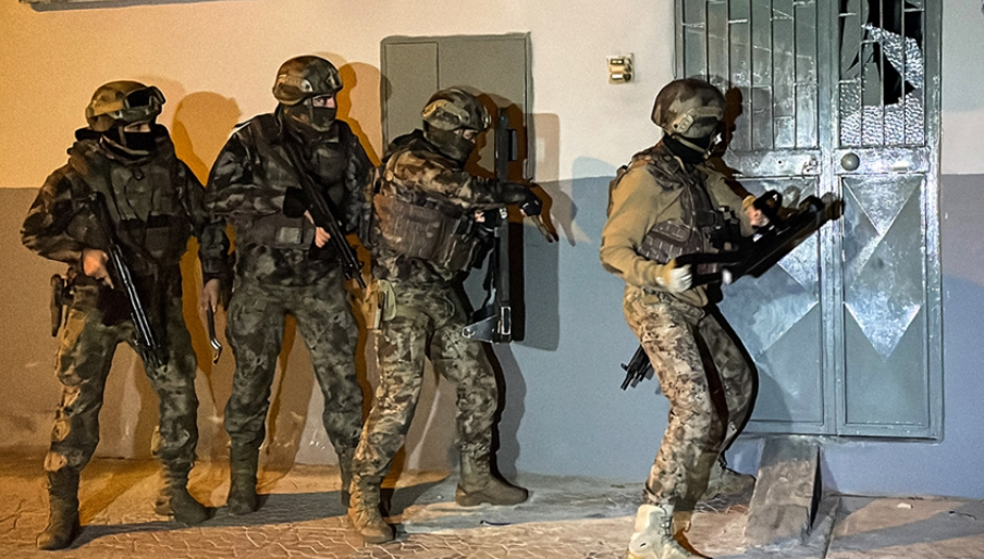 Yılbaşı kâbusu püskürtüldü! DEAŞ şüphelisi silah cephanesiyle yakalandı