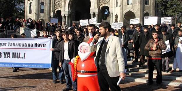 Yılbaşı kutlamaları protesto edildi!