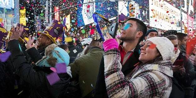 Yılbaşı kutlamalarına aşı şartı getirdiler