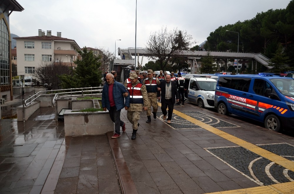 Yılbaşı öncesi çeşitli suçlardan aranan 20 şüpheli yakalandı 
