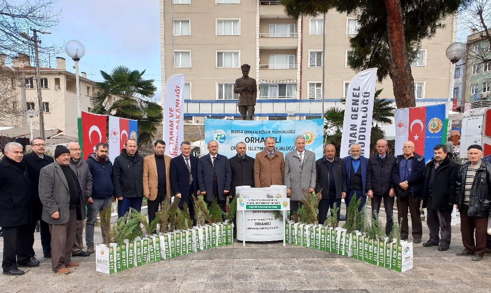 Yılbaşında 500 fidan dağıtıldı 