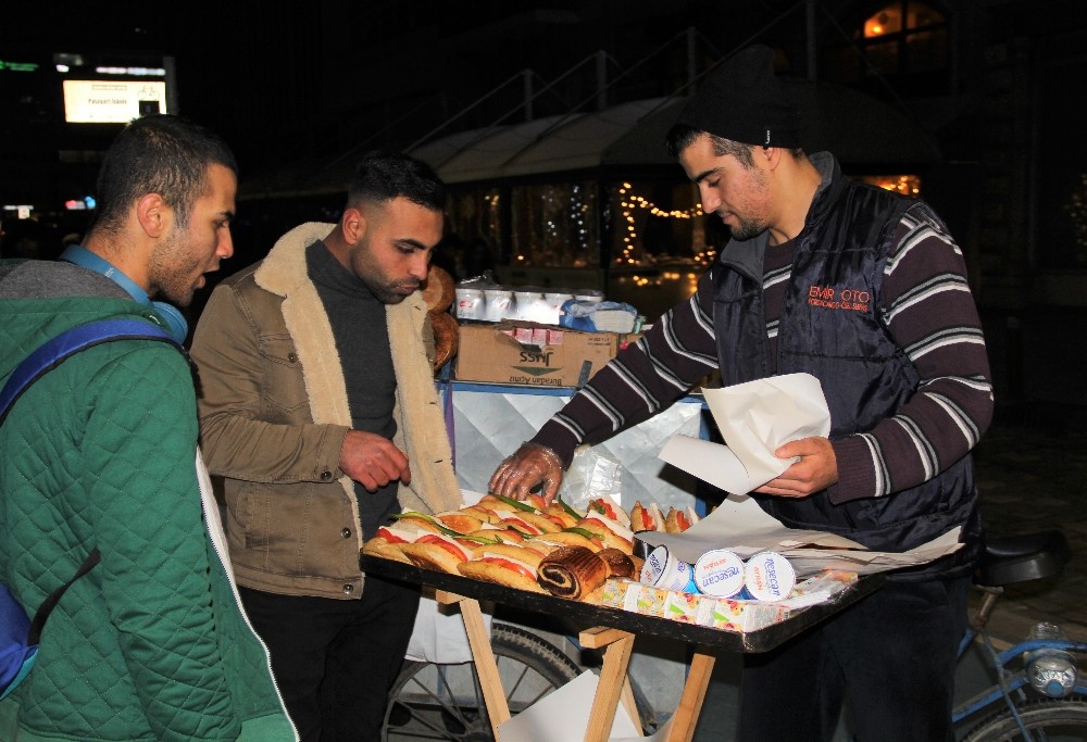 Yılbaşında onlar yine ekmek parası peşindeydi 
