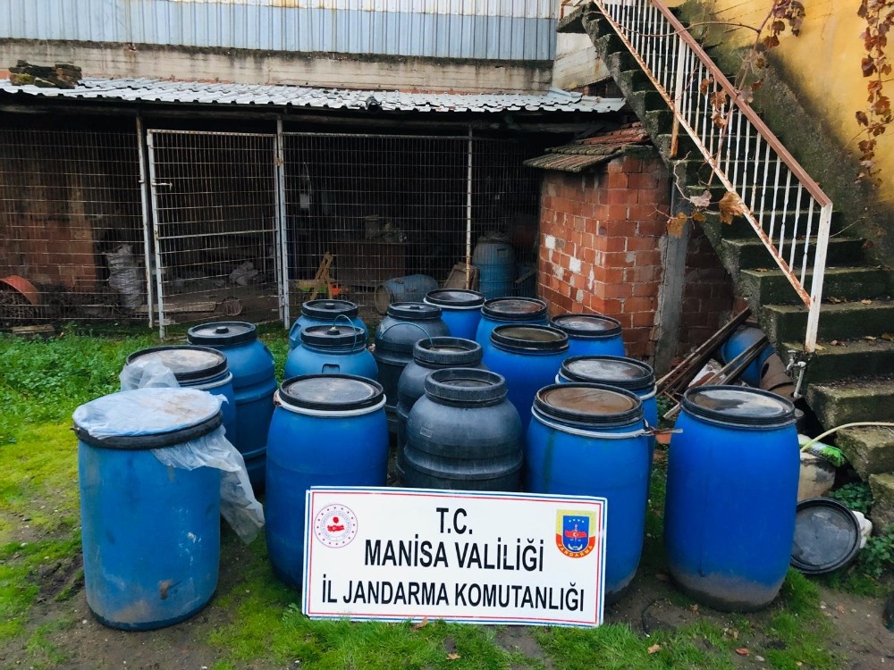 Yılbaşında piyasaya sürecekleri sahte içkileri toprağa gömdüler 