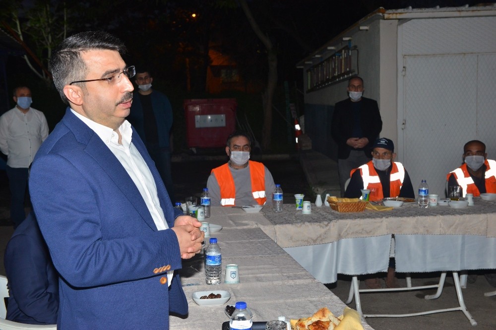 Yıldırım Belediye Başkanı Oktay Yılmaz, emekçilerle iftarda buluştu 