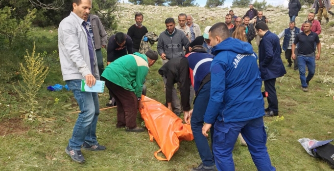 Yıldırım düştü; ağaç altındaki çoban öldü