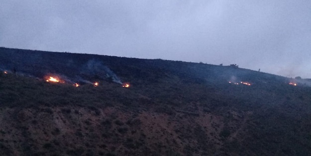 Yıldırım düştü, yangın çıktı