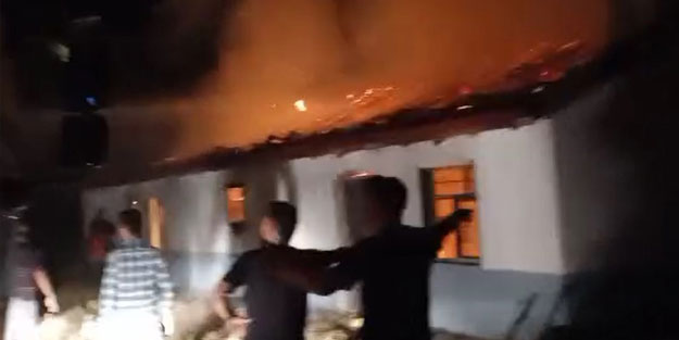 Yıldırım düştü, yangın çıktı, korkudan hastanelik oldular